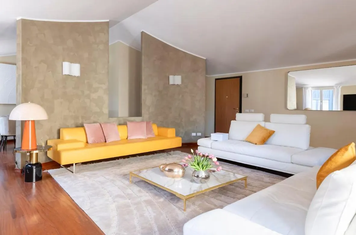 4 Bedroom Apartament With Terrace-Duomo View Milan Apartment