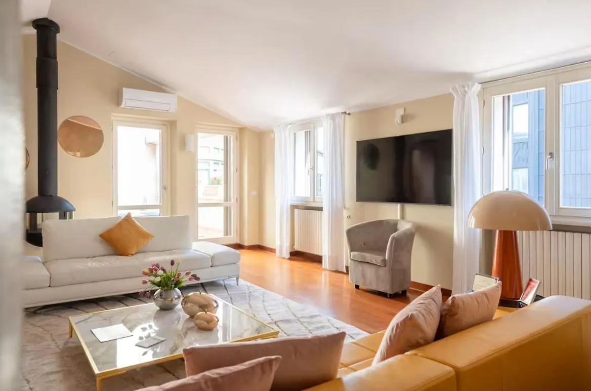 4 Bedroom Apartament With Terrace-Duomo View Milan Apartment