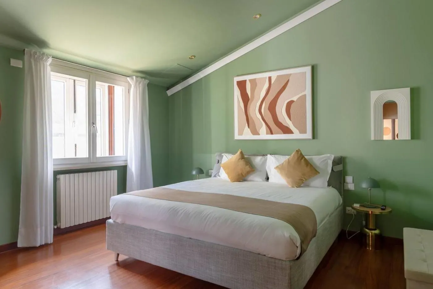Apartment 4 Bedroom Apartament With Terrace-Duomo View Milan